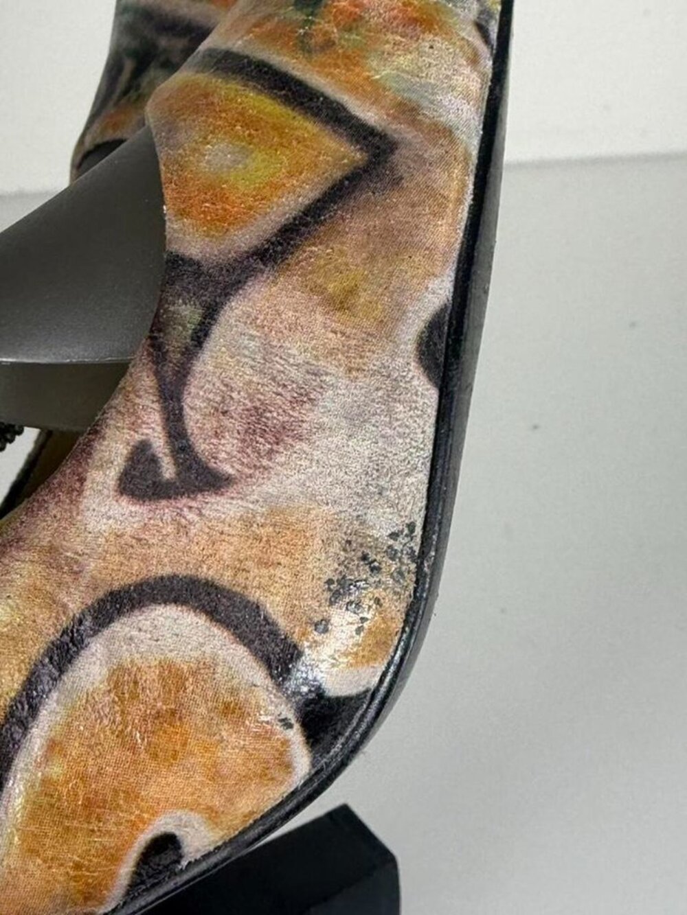 2000s Multi Pattern Closed Toe Pumps - Picture 7 of 7